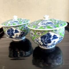 其泉窯 蓋付き湯呑み 2客セット 賞美堂 緑濃染付山水桜文 汲出茶碗