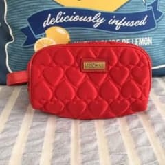 【Moschino】赤レッドハートキルティングポーチのサムネイル