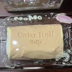 MoMo スクイーズ ロールケーキ オル味のサムネイル