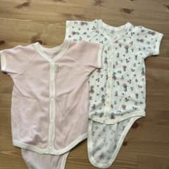 ベビー肌着2枚セット 80cm ピンクと花柄のサムネイル
