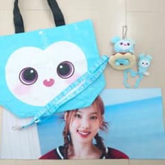 TWICE ナヨン ナブリー ショッパー MICRO カラビナ スローガン TWICE ナヨン ナブリー ショッパー MICRO カラビナ スローガン - メルカリ