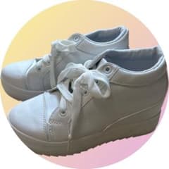 ホワイト インヒール スニーカー 22.5 美品 脚長効果のサムネイル