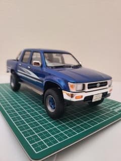 アオシマ　トヨタ ハイラックス 完成品 プラモデル 1/24のサムネイル