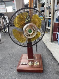 TOSHIBA 昭和レトロ 木製 首振り扇風機 H-30D45Y - メルカリ