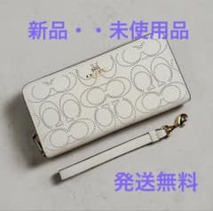 新品未使用♡ COACH シグネチャー パーフォレーション 長財布のサムネイル
