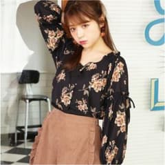 NICE CLAUP 花柄ブラウスのサムネイル