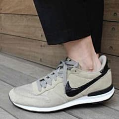 NIKE internationalistのサムネイル