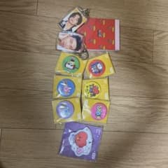 BTS アクリルキーホルダー BT21 缶バッジ セットV付箋 - メルカリ