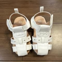 ④ホワイトベビーサンダル サイズ14cmのサムネイル