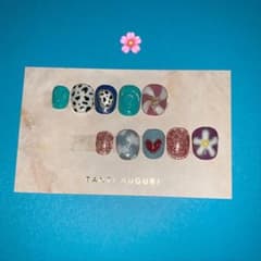 カラフルなネイルチップです(^^) キャンディーネイル　お花ネイル　派手ネイルのサムネイル
