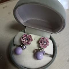 ANNA SUI　フラワーモチーフ ピアス パープル ピンク