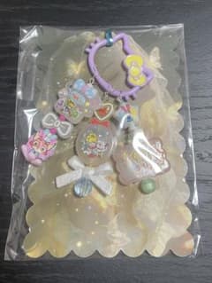 ハンドメイドキーホルダー❤︎レインボーブライト❤︎のサムネイル