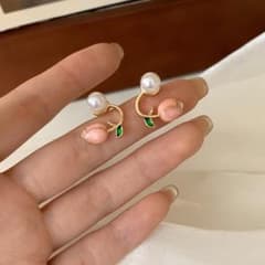 【新品・未使用】ピアス　レディース　チューリップ　可愛い　花　韓国のサムネイル