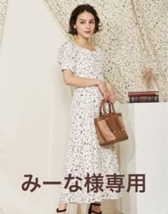 【みーな様専用】Noela フラワープリントパフスリーブワンピのサムネイル