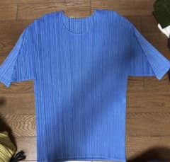 PLEATS PLEASE ISSEY MIYAKE トップスのサムネイル