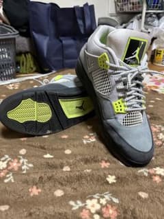 NIKEジョーダン4 ネオン　明日まで限定のサムネイル