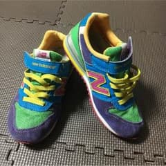 ニューバランス 18センチのサムネイル