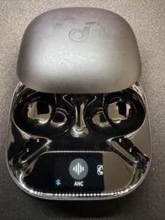 Soundcore Liberty 4 Pro バッテリーケース(付属品付き)のサムネイル