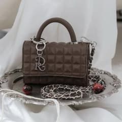 ダーリッチ　DRチャームチョコレートハンドバッグ ダーリッチ DRチャームチョコレートハンドバッグ - メルカリ