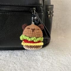 カピバラ ハンバーガー 編み物 チャーム ストラップ あみぐるみ - メルカリ