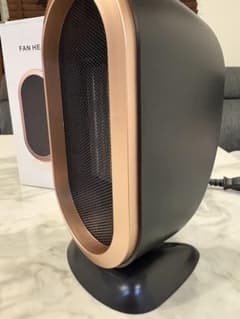 新品★洗面所足元ヒーター　脱衣所小型ファンヒーター　黒　速暖　コンパクト　安全