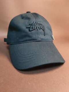 Stussy 刺繍ロゴ ベースボールキャップ ブラック - メルカリ