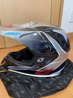 ONE Industries（ワン・インダストリーズ）オフロードヘルメットのサムネイル