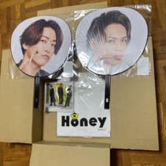 KAT-TUN  honey うちわ　アクスタ　Tシャツ　レディースのサムネイル