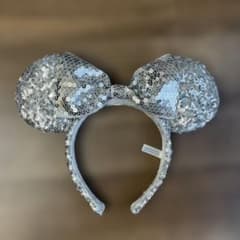 【美品】ディズニー カチューシャ シルバー 総スパンコール 1日のみ使用のサムネイル