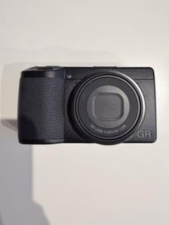 RICOH GR Ⅲx 本体 シャッター枚数2038枚 - メルカリ