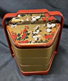 【美麗】紅白菊蒔絵 六角三段重箱 時代もの 工芸和食器 弁当箱