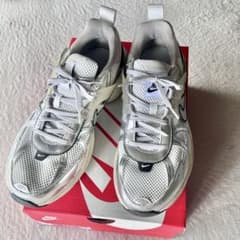 NIKE V2K RUN シルバー ホワイト スニーカーのサムネイル