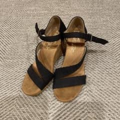 TOMSトムス　コルク　ウェッジサンダル W6.5サイズ 23.5cmのサムネイル