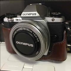 オマケ多数 ミラーレス一眼オリンパスOM-D EM-10EZダブルズームキットのサムネイル