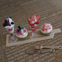 ミニパフェ　マフィン　ミニチュアスイーツのサムネイル