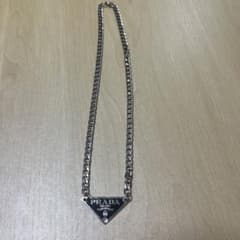 PRADA トライアングルロゴ ネックレスのサムネイル