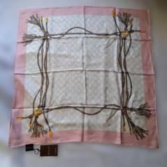 v*e様 【新品・未使用】GUCCI シルクスカーフ ピンク/ホワイト 67×6 v*e様 【新品・未使用】GUCCI シルクスカーフ ピンク/ホワイト 67×6