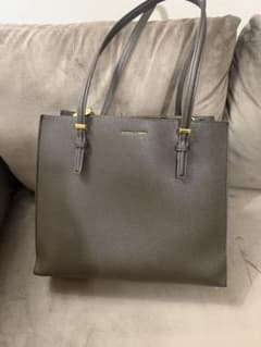 CHARLES & KEITH サンサクラシックダブルハンドルトートバッグのサムネイル