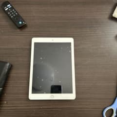 iPad，第6世代 Wi-Fi cellular32gb 9.7インチ - メルカリ