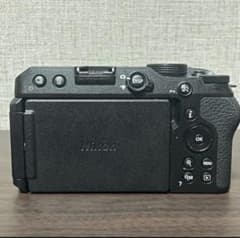 ミラーレス一眼Nikonz30・レンズDX16-50 （レザーネックストラップ付 ミラーレス一眼Nikonz30・レンズDX16-50 （レザーネックストラップ付