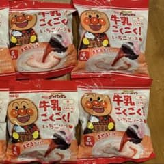 明治 それいけ！アンパンマン 牛乳ごくごく！いちごソース 4袋セット - 3