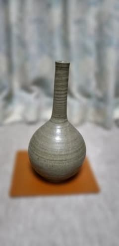 陶器 一輪挿し 花瓶のサムネイル