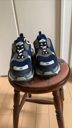 BALENCIAGAtripleSネイビーのサムネイル