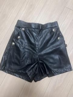 フェイクレザー ショートパンツ ブラック 金ボタンのサムネイル