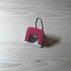 文具ミニチュアマスコット　穴あけパンチのサムネイル