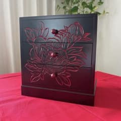日光彫り　三段ミニ箪笥　小物入れ　 牡丹の彫りが美しい伝統工芸品のサムネイル