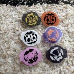 仮面ライダー　ショウで購入物販　バッジ6個セットのサムネイル