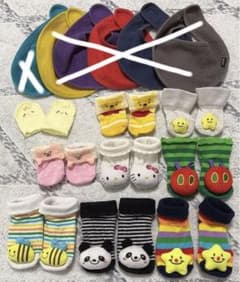 ベビーソックス8足、ミトン1つ‪ ·͜·♡‬まとめ売りのサムネイル