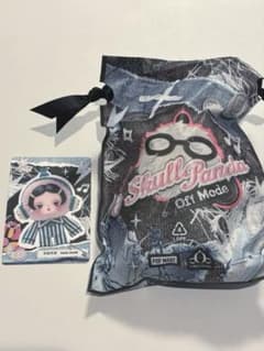 POP MART SKULLPANDA Off Mode ぬいぐるみキーホルダーのサムネイル