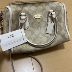 最終価格 COACH ベージュ ロゴ ショルダーバッグのサムネイル